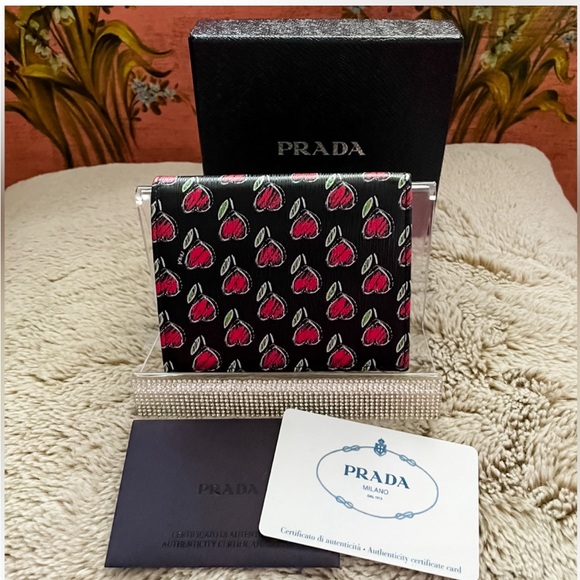 Prada Heart Flower Heart Compact Wallet Limited Edition! - Picture 5 of 14